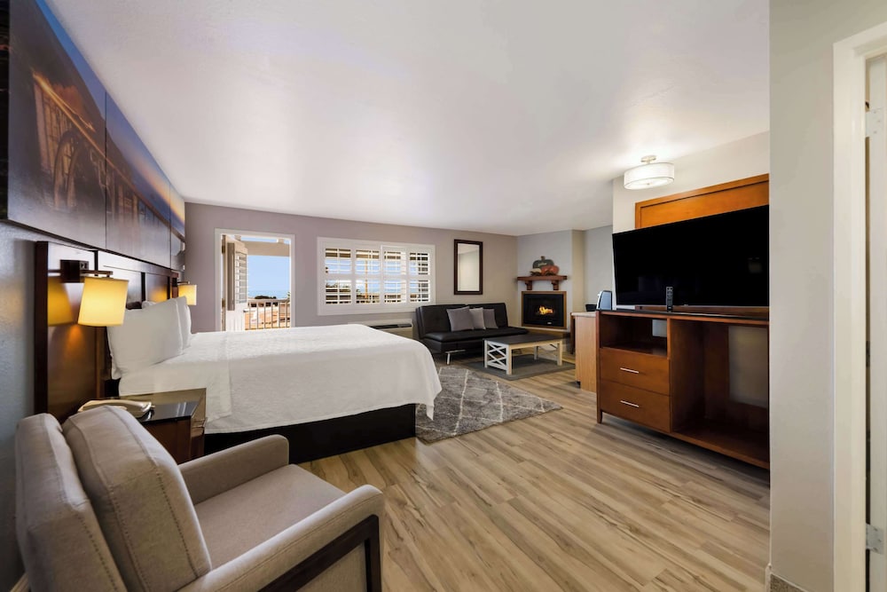 Suite, 1 King Bed, Non Smoking - Photo 6