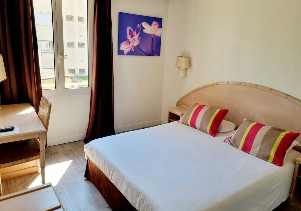 Standard Double Room - Photo 8