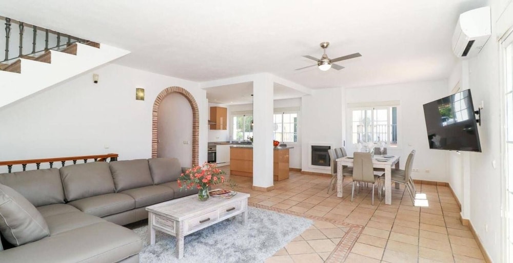 Casa, 4 Habitaciones, Piscina Privada, Vista al Jardín