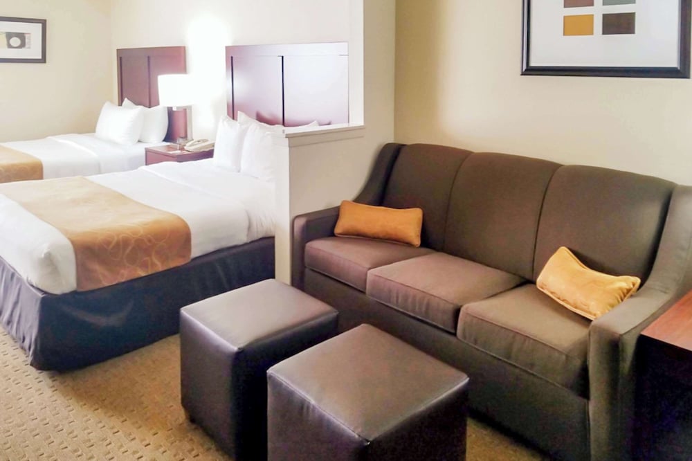 Suite, Multiple Beds, Non Smoking - Photo 9