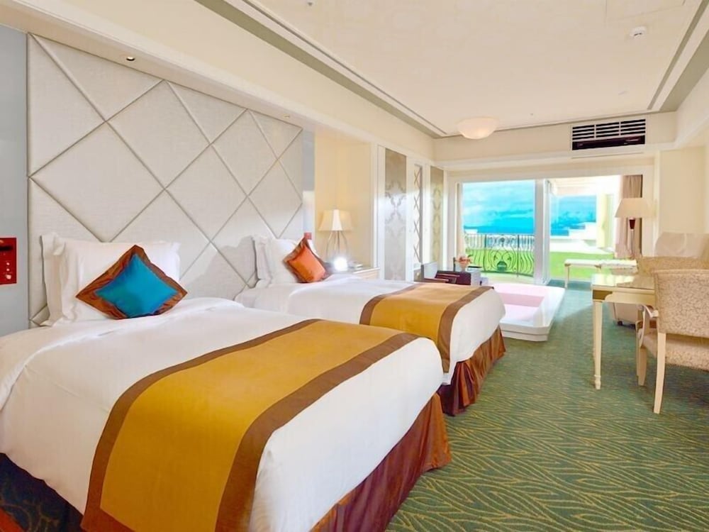 Spa Suite for 4 People with Spa, Non Smoking photo 2