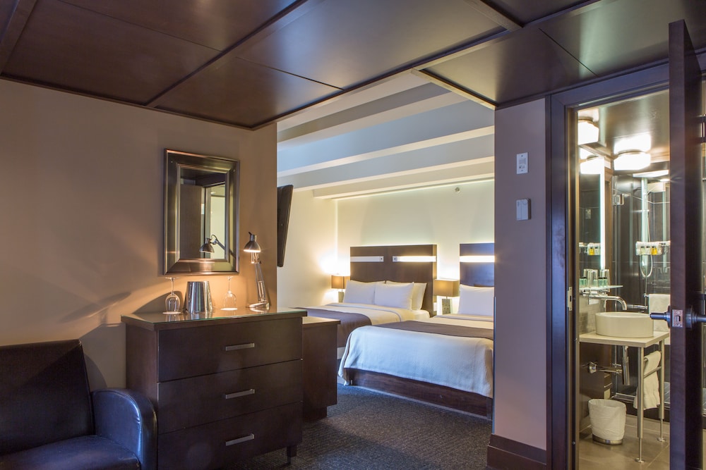 Junior Room, 2 Queen Beds