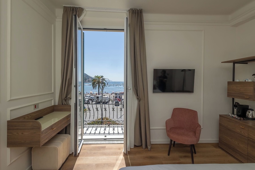 Deluxe Double Room, Sea View - Photo 3
