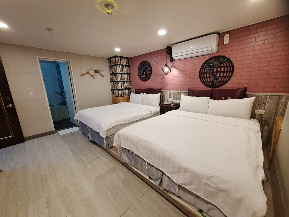 Classic Quadruple Room photo 3