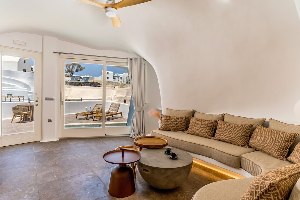 Cave Suite with Jacuzzi - Photo 7