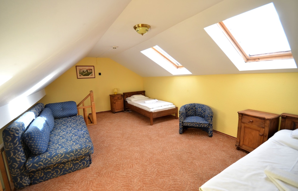 Standard Triple Room photo 2