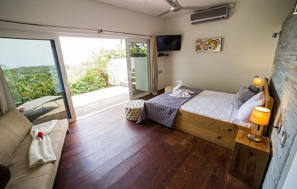 Casa Quivira: 5-Bedroom Villa with Pool