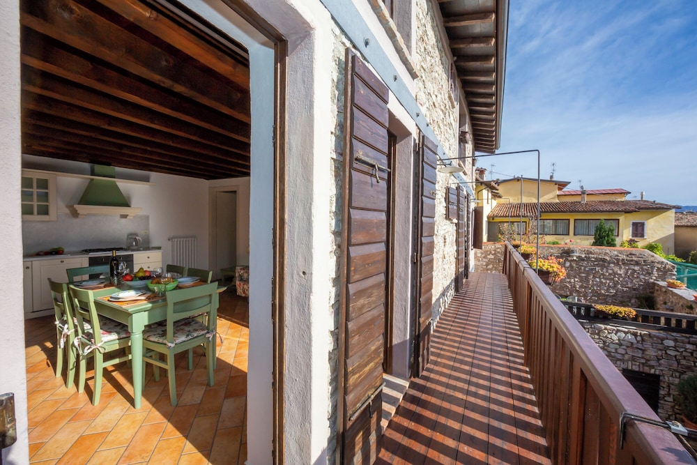 Family Apartment, Multiple Bedrooms, Mountainside (Liano Orchidea -Terrace & parking) photo 2