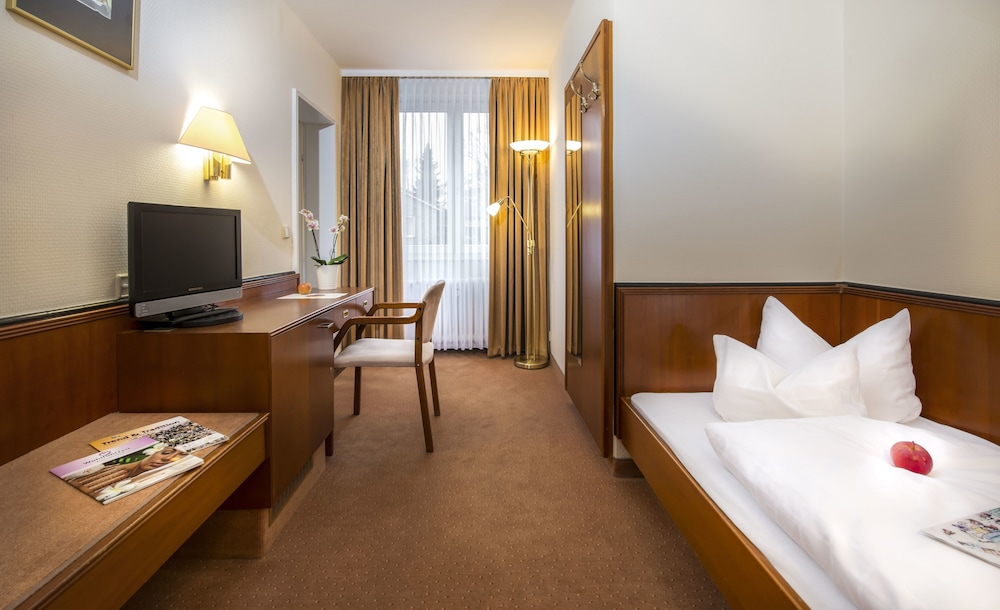 Standard Single Room, Garden View
