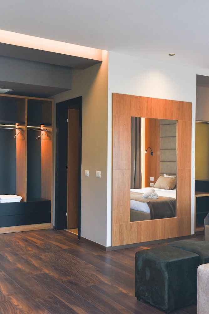 Suite with Hill View photo 2