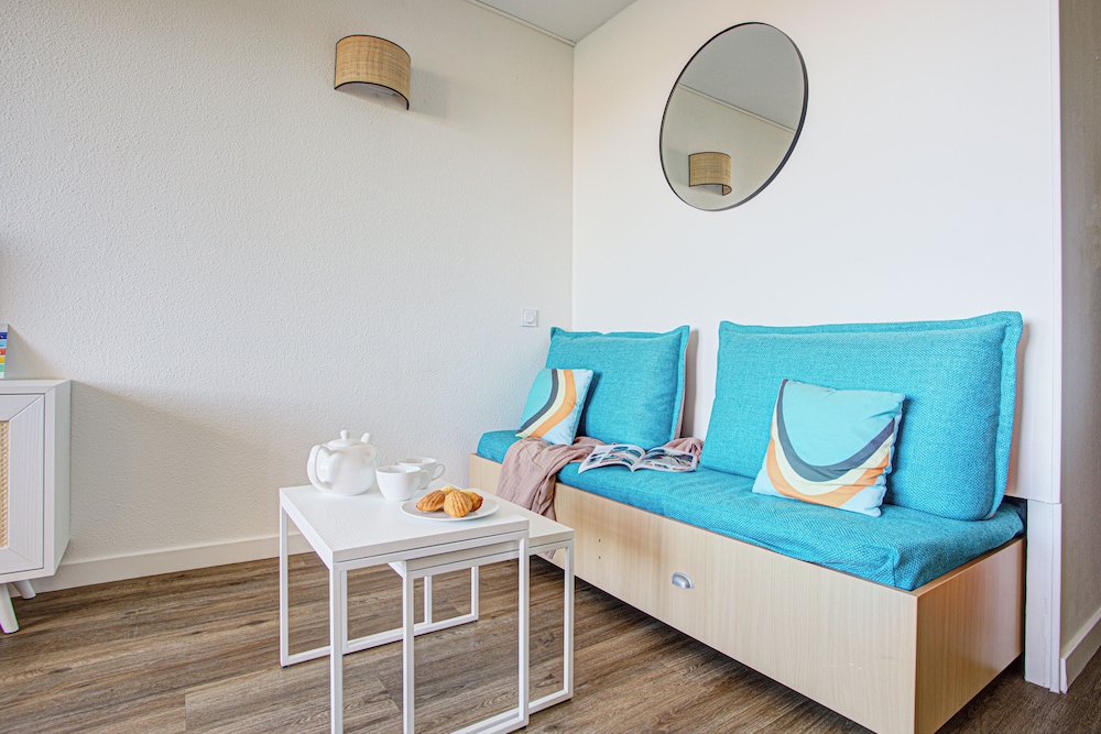 Studio 4 people - 1 sleeping alcove - Air conditionned - Terrace or balcony - Renovated photo 2