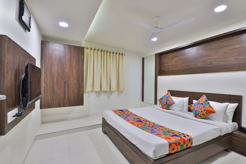 Deluxe Room (Non AC) photo 1