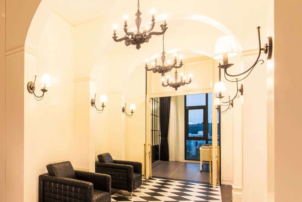 [Chicken/Beer PKG] Presidential Penthouse
