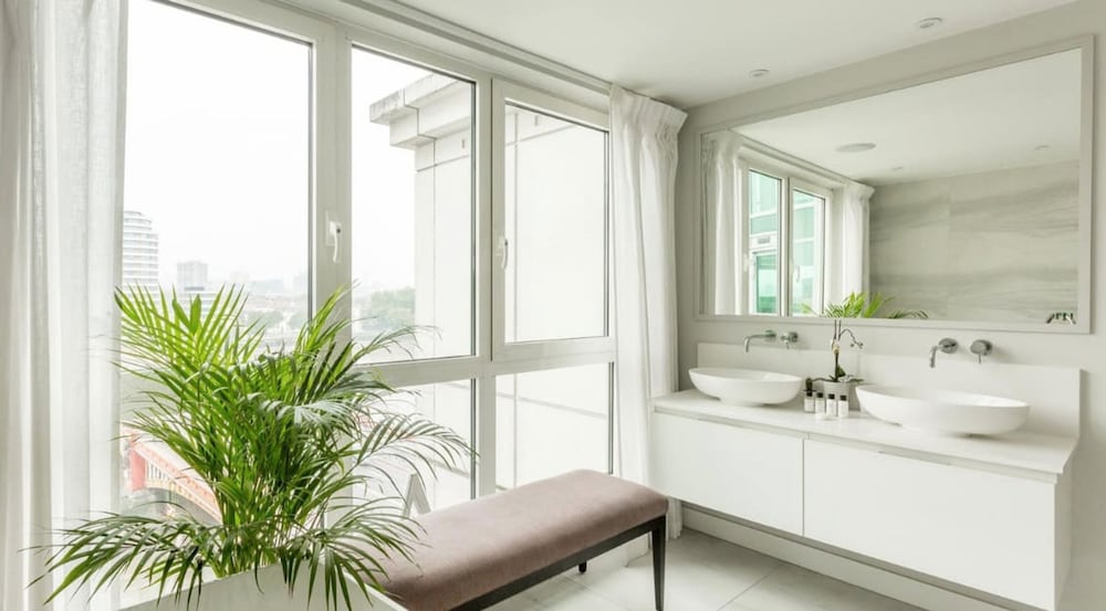 The English Rose Luxury 3 bed With Private Terrace - by Out of Office Lifestyle, Photo 3