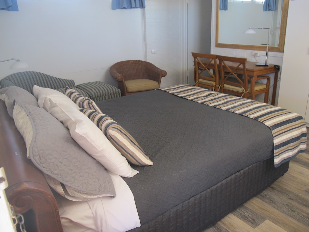 Queen Room photo 3