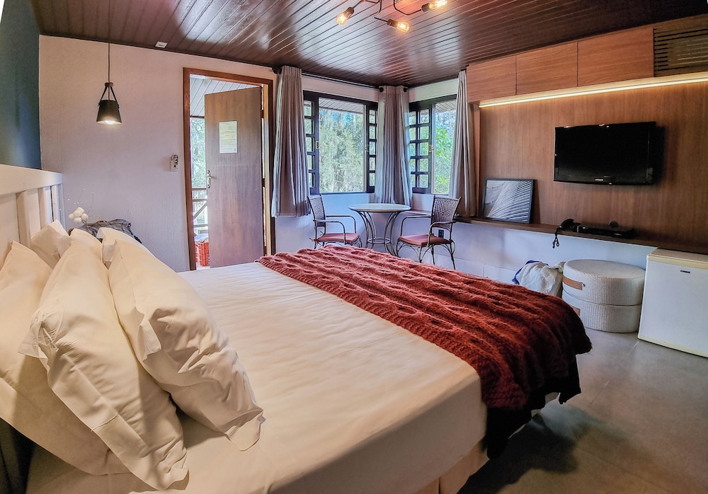 Deluxe Room, Multiple Beds, Jetted Tub photo 2