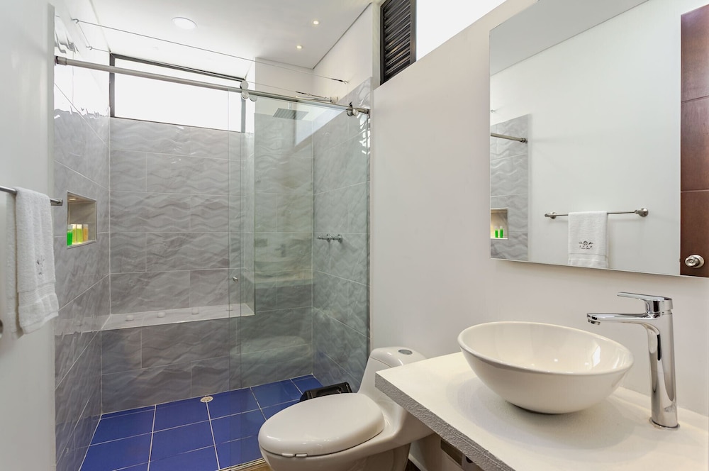 Deluxe Suite, 1 Double Bed, Balcony photo 3