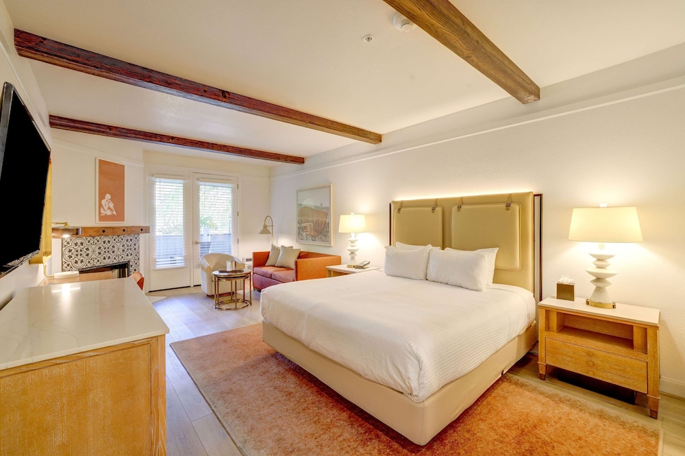 Room, 1 King Bed, Accessible Bathtub (Hearing & Mobility) - Photo 2