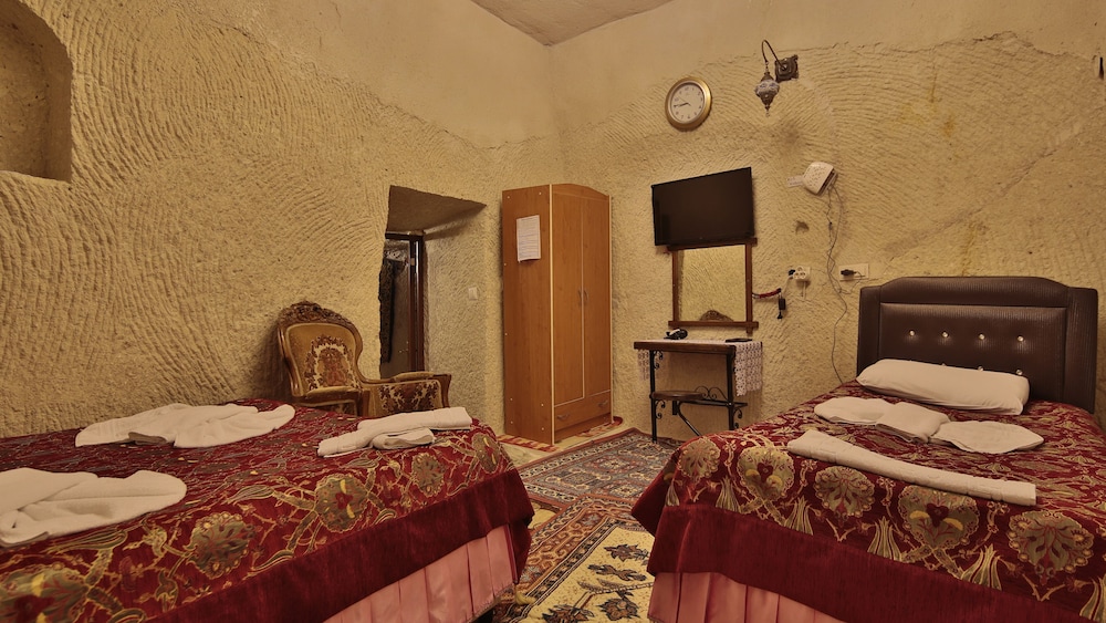 Triple Room (Cave) photo 2