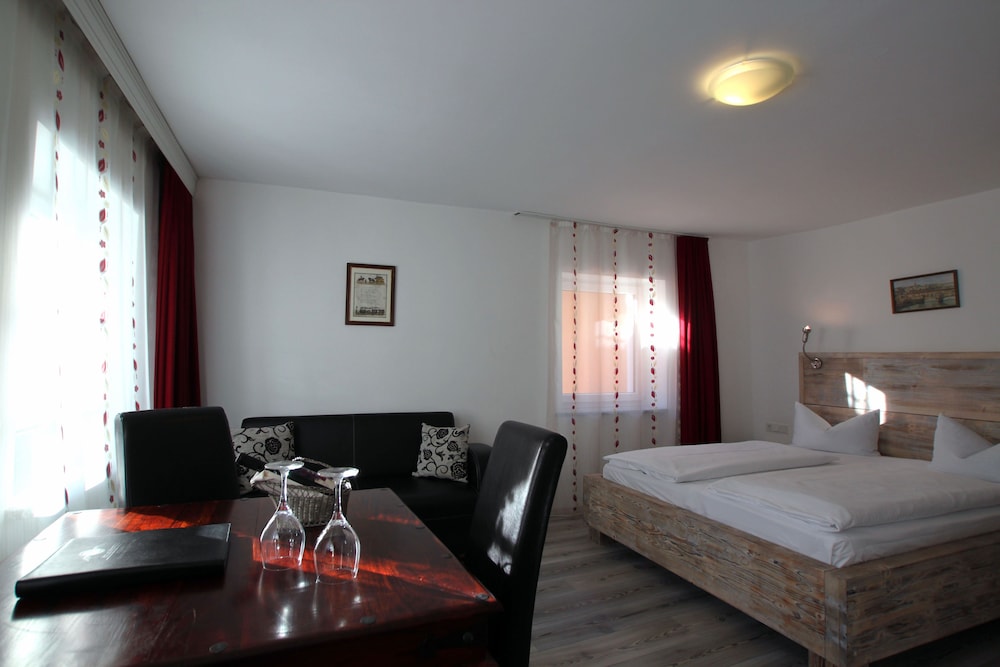 Deluxe Apartment, Annex Building