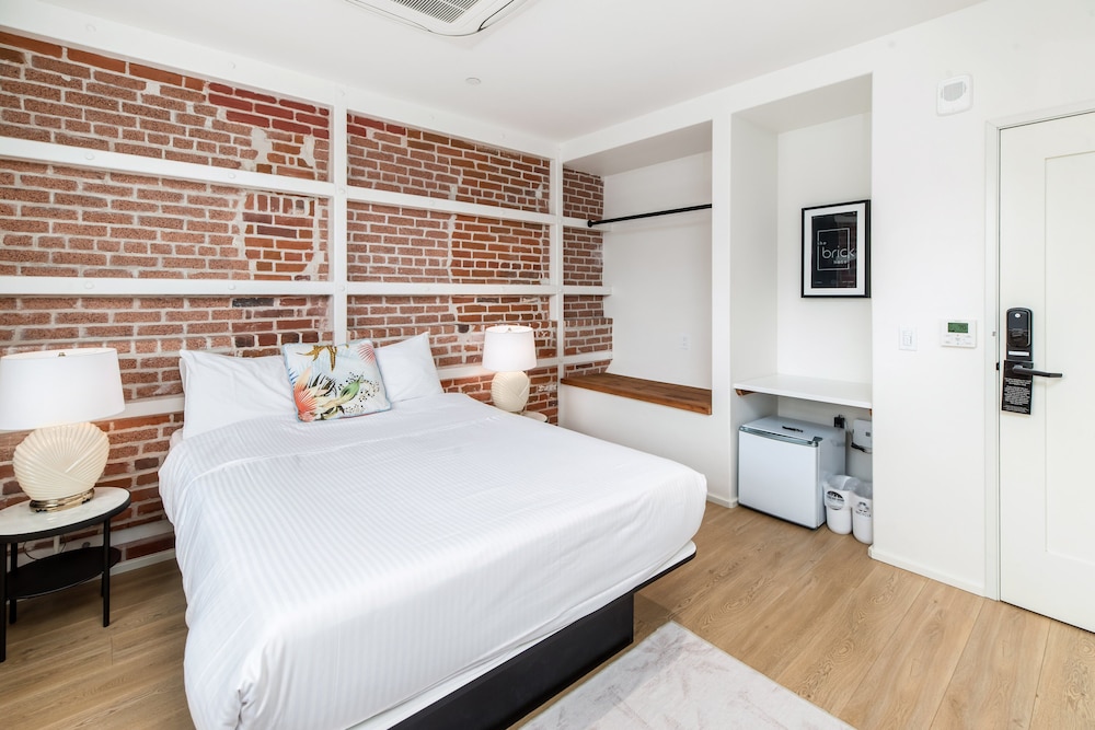 Room, 1 Queen Bed, City View (Room 205) photo 2