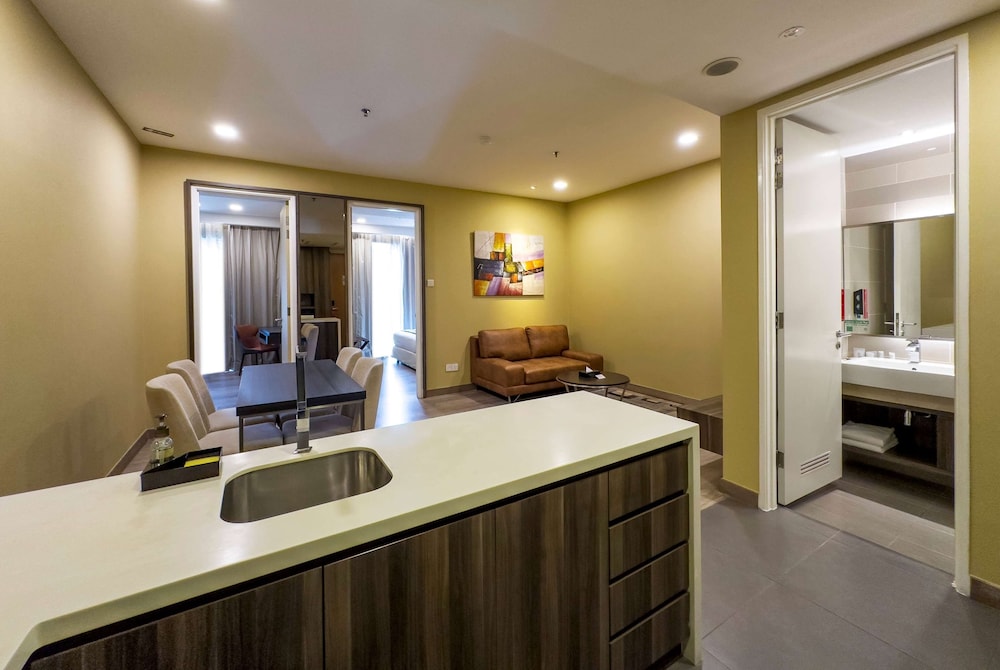 Executive Suite, 2 Bedrooms, Non Smoking thumbnail 6