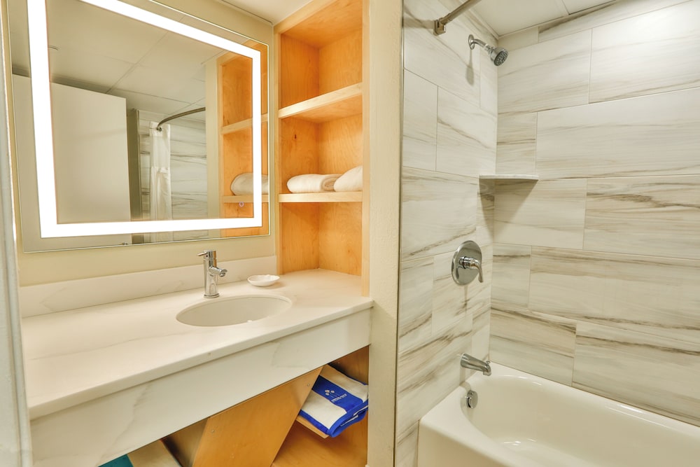 Suite, 2 Queen Beds, Oceanfront - Photo 4