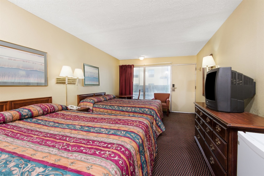 Deluxe Room, 2 Double Beds, Non Smoking, Refrigerator & Microwave photo 1