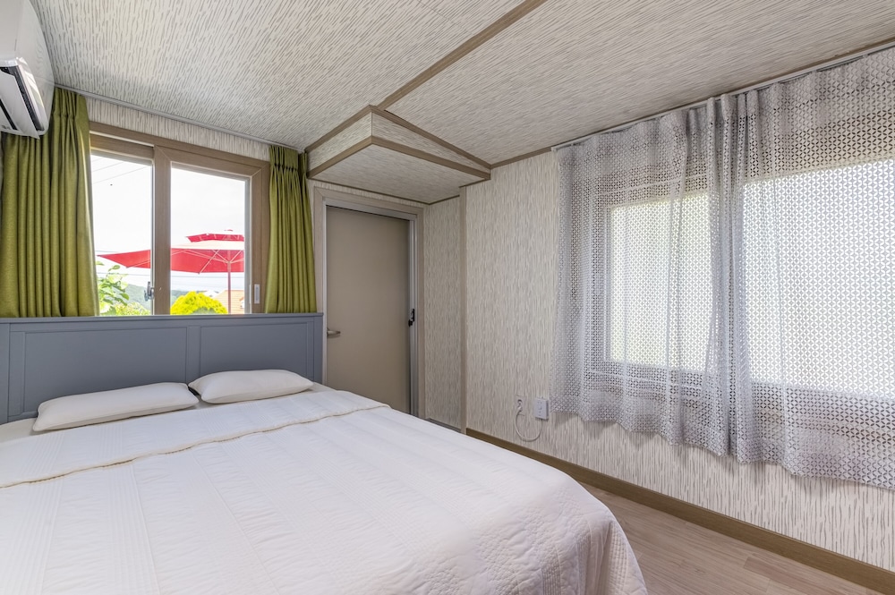 Room (Mint) photo 2