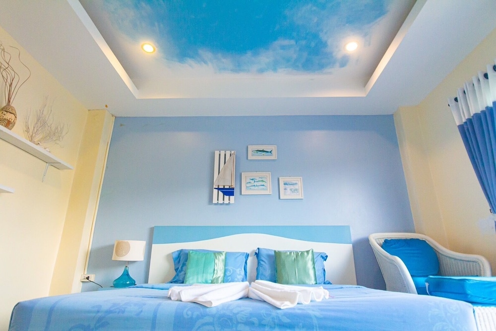 Deluxe Room - Photo 12