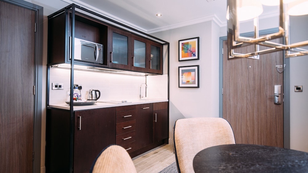 Suite, 1 Bedroom - Photo 12