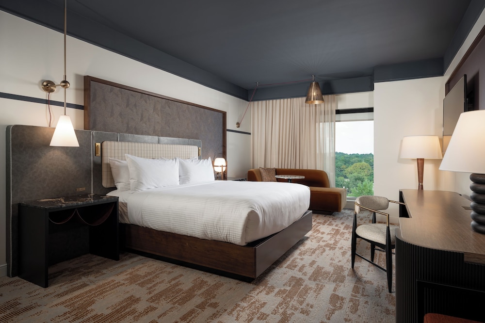 Standard Room, 1 King Bed (Mobility/Hearing Access, Roll-In Shwr)