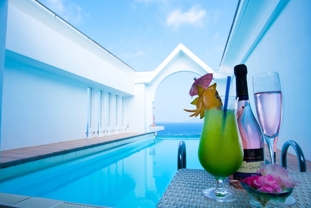 EXES Royal Pool Suite for 2 people with Lounge Access, Non Smoking photo 3