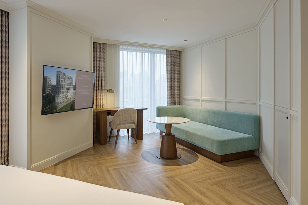 Premier City View King photo 2