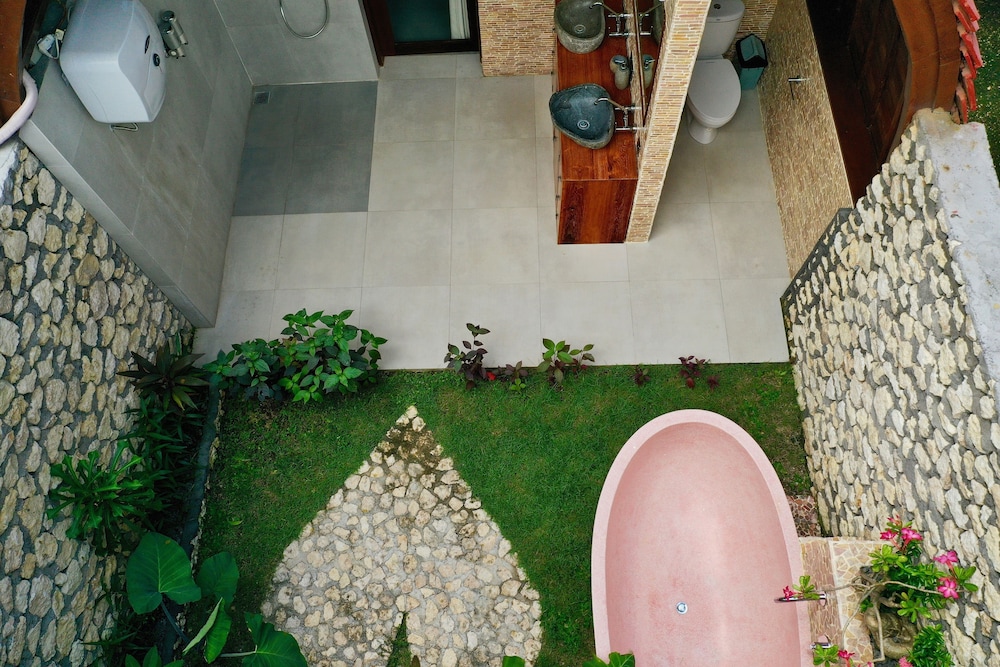 Deluxe Bungalow 3 photo 3