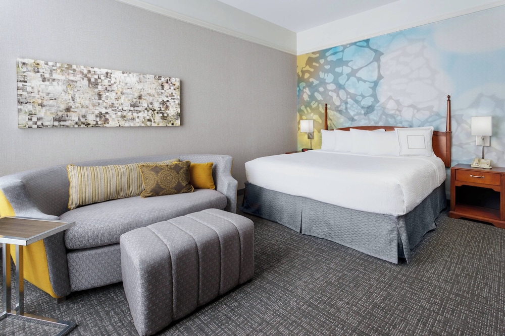 Room, 1 King Bed at Courtyard Houston Downtown Convention Center in Houston