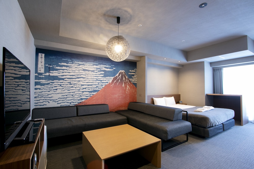 Deluxe Room thumbnail 6