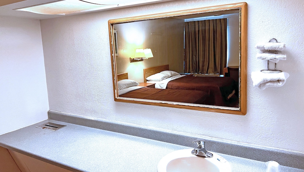 Room, 2 Double Beds, Smoking, Refrigerator & Microwave photo 3