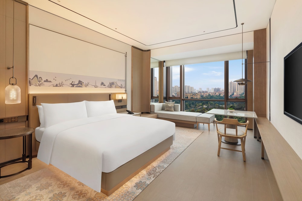 Deluxe Room, 1 King Bed