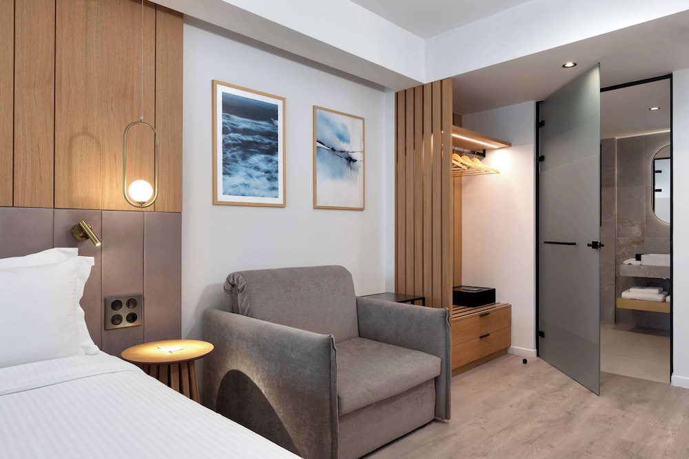Deluxe Room, 2 Twin Beds thumbnail 5