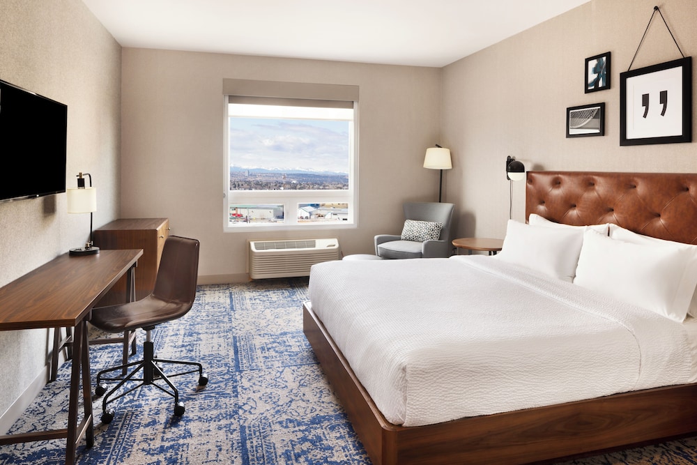 Room, 1 Queen Bed, City View - Photo 1