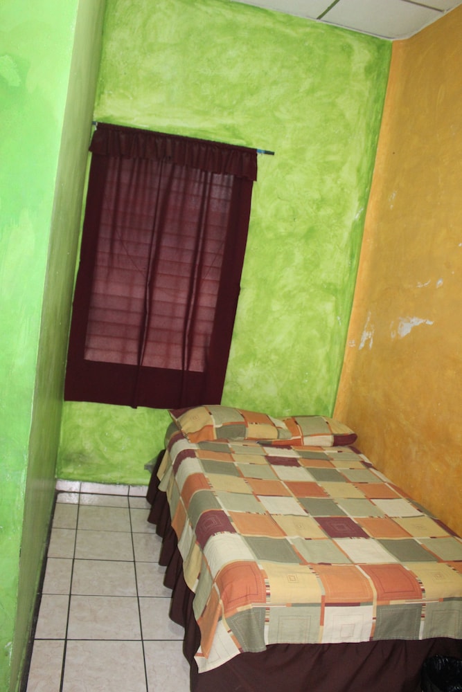 Basic Single Room photo 2