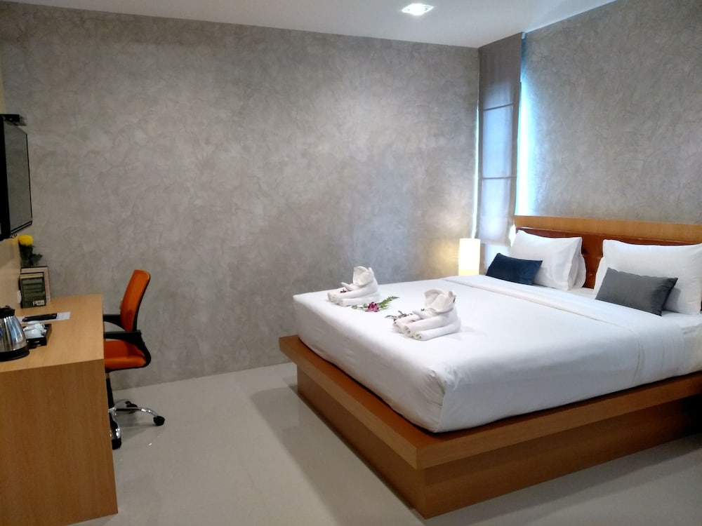 Deluxe Double Room, 1 King Bed photo 3