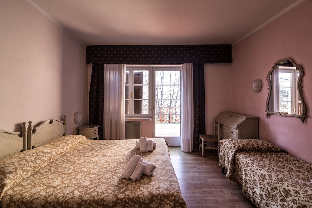 Economy Triple Room photo 1