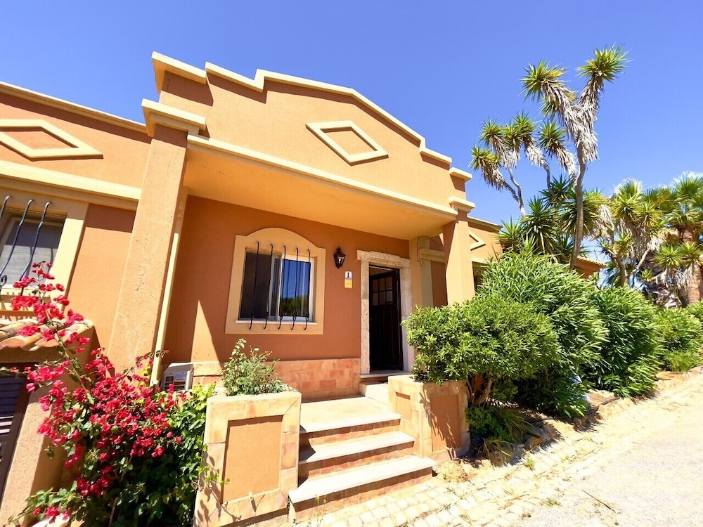 Apartment, 2 Bedrooms - Photo 1