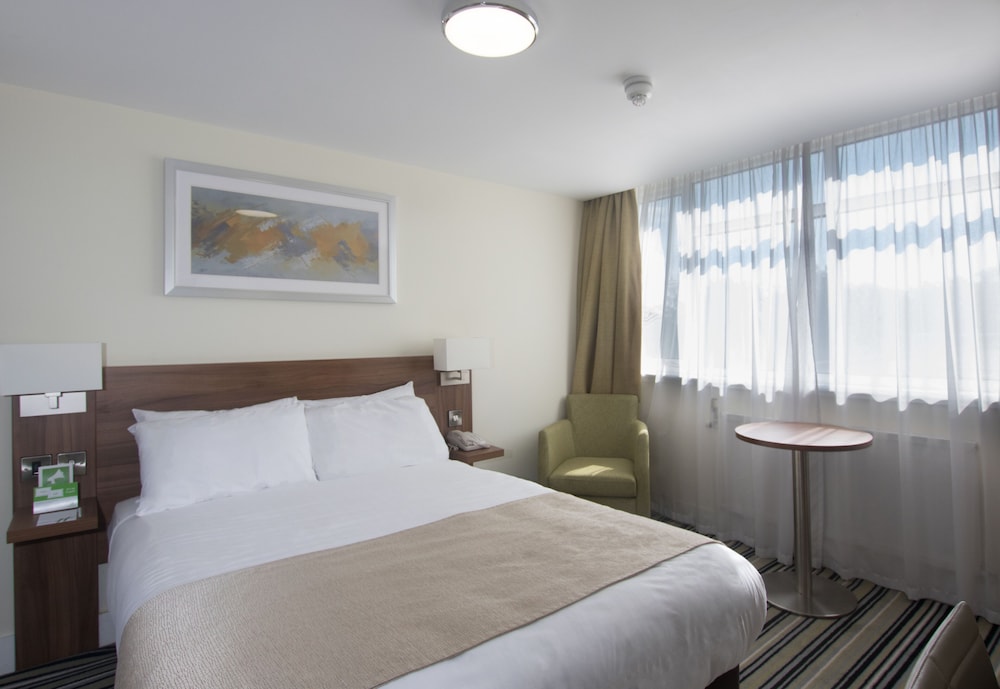 Standard Room, 1 King Bed photo 3