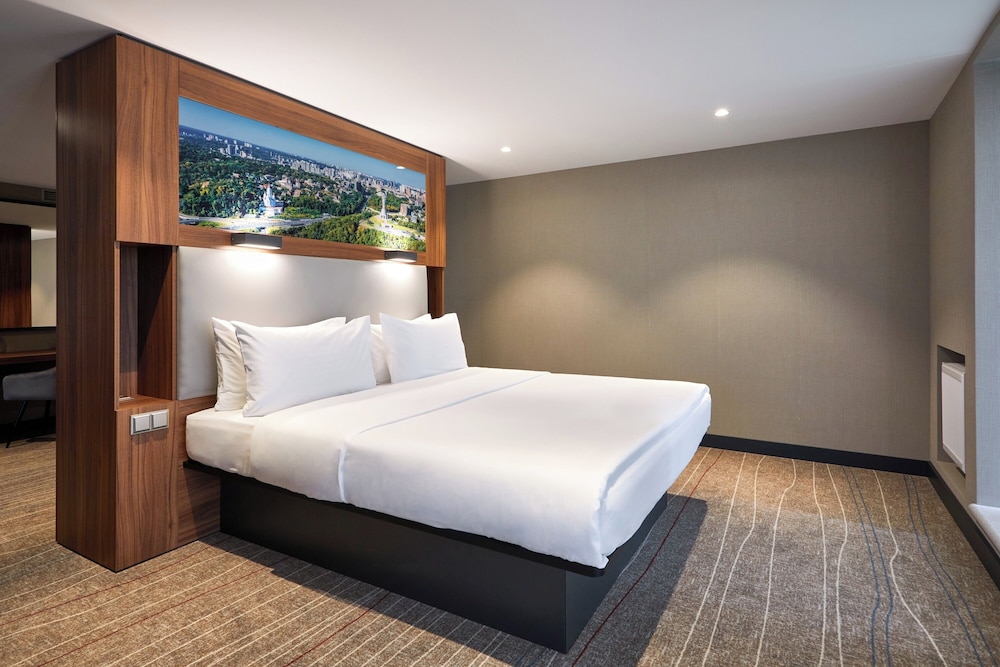 Skyloft Superior King Suite photo 1