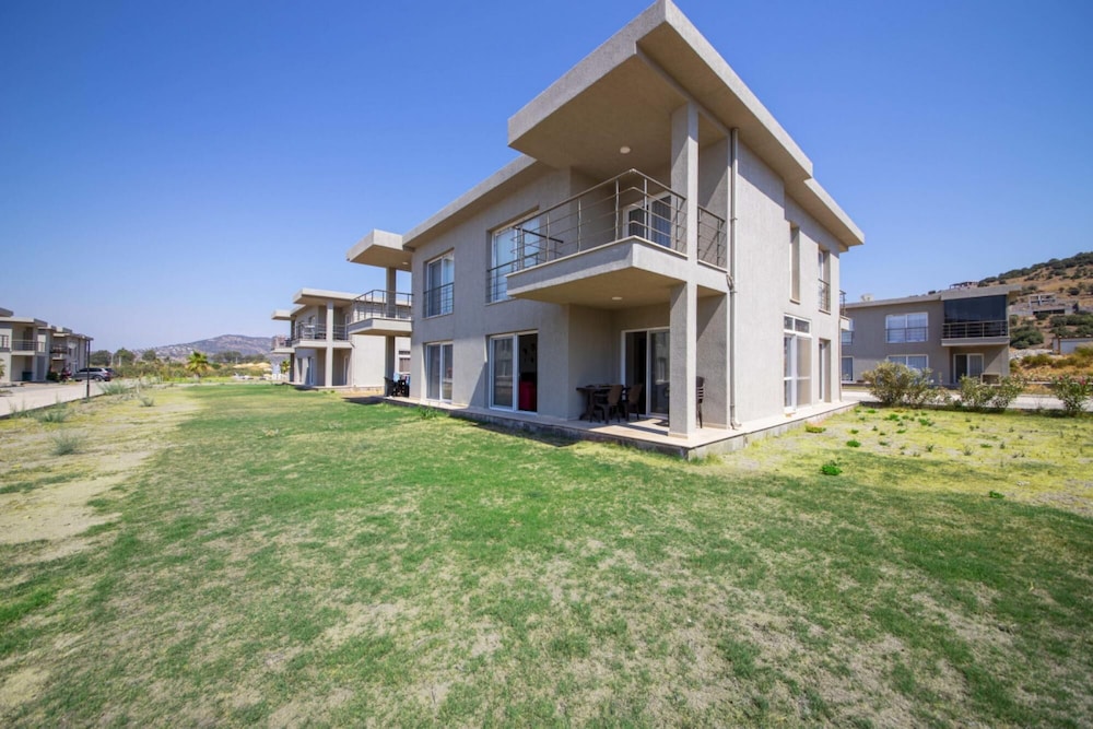 Villa photo 3