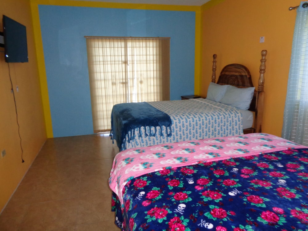 Basic Room, 2 Queen Beds photo 3