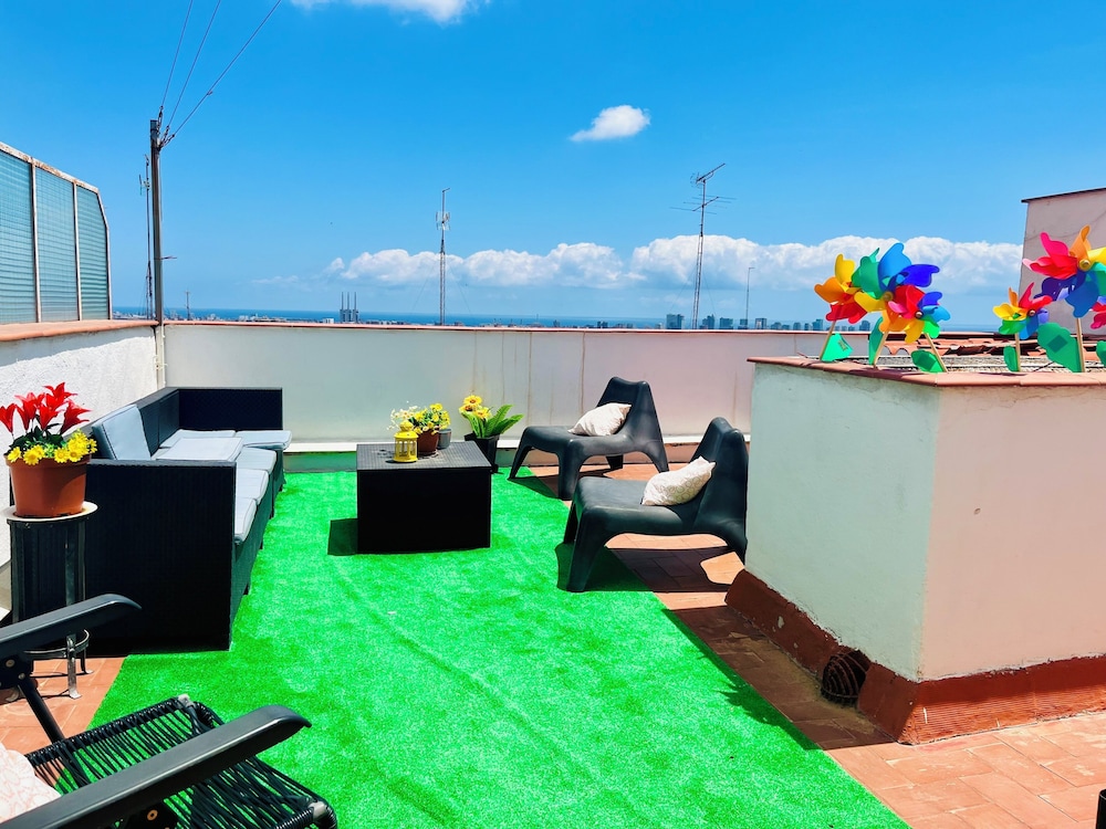 Duplex Penthouse Apartment, 4 bedrooms with three private terraces, Stunning Views
